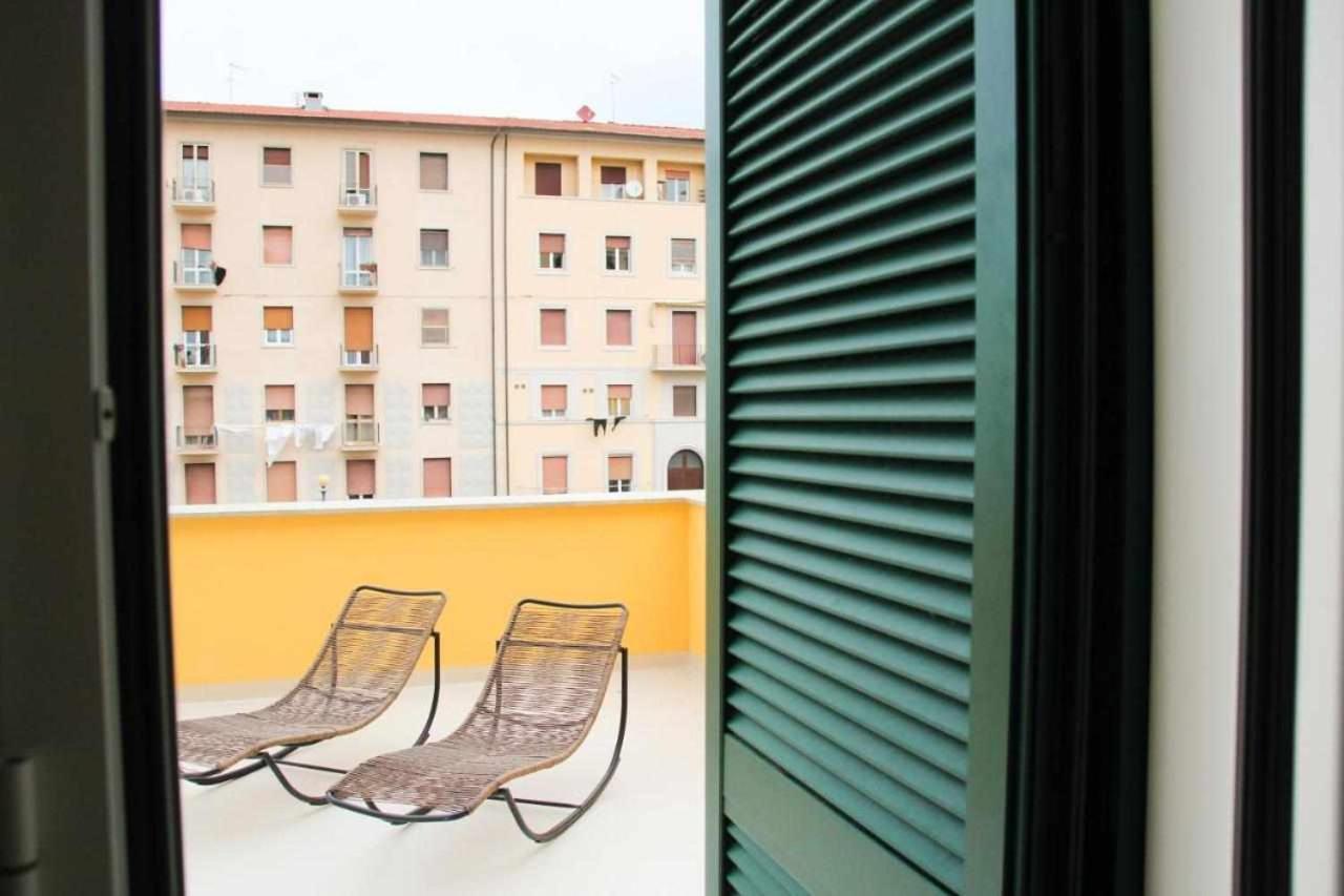 Waterfront Balcony I Grani 1 Resort Style Suite Livorno Dış mekan fotoğraf
