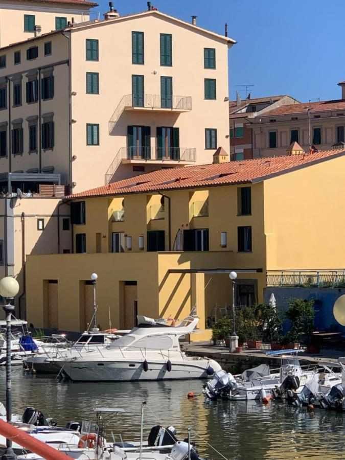 Waterfront Balcony I Grani 1 Resort Style Suite Livorno Dış mekan fotoğraf