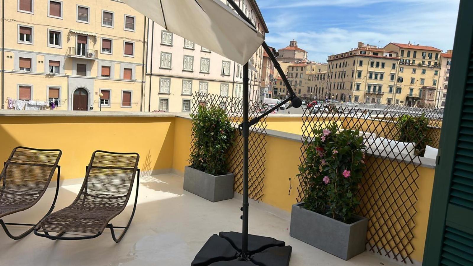 Waterfront Balcony I Grani 1 Resort Style Suite Livorno Dış mekan fotoğraf